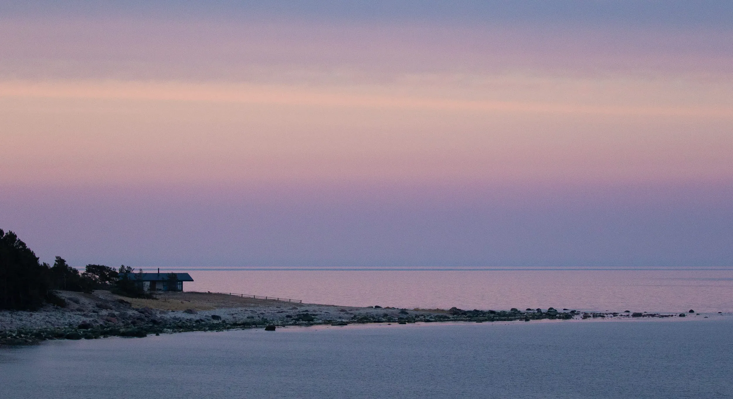 A lonely house on the peninsula. Must be amazing to life there…